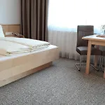 Garni Bergland نيوستيف ام ستوبيتا
